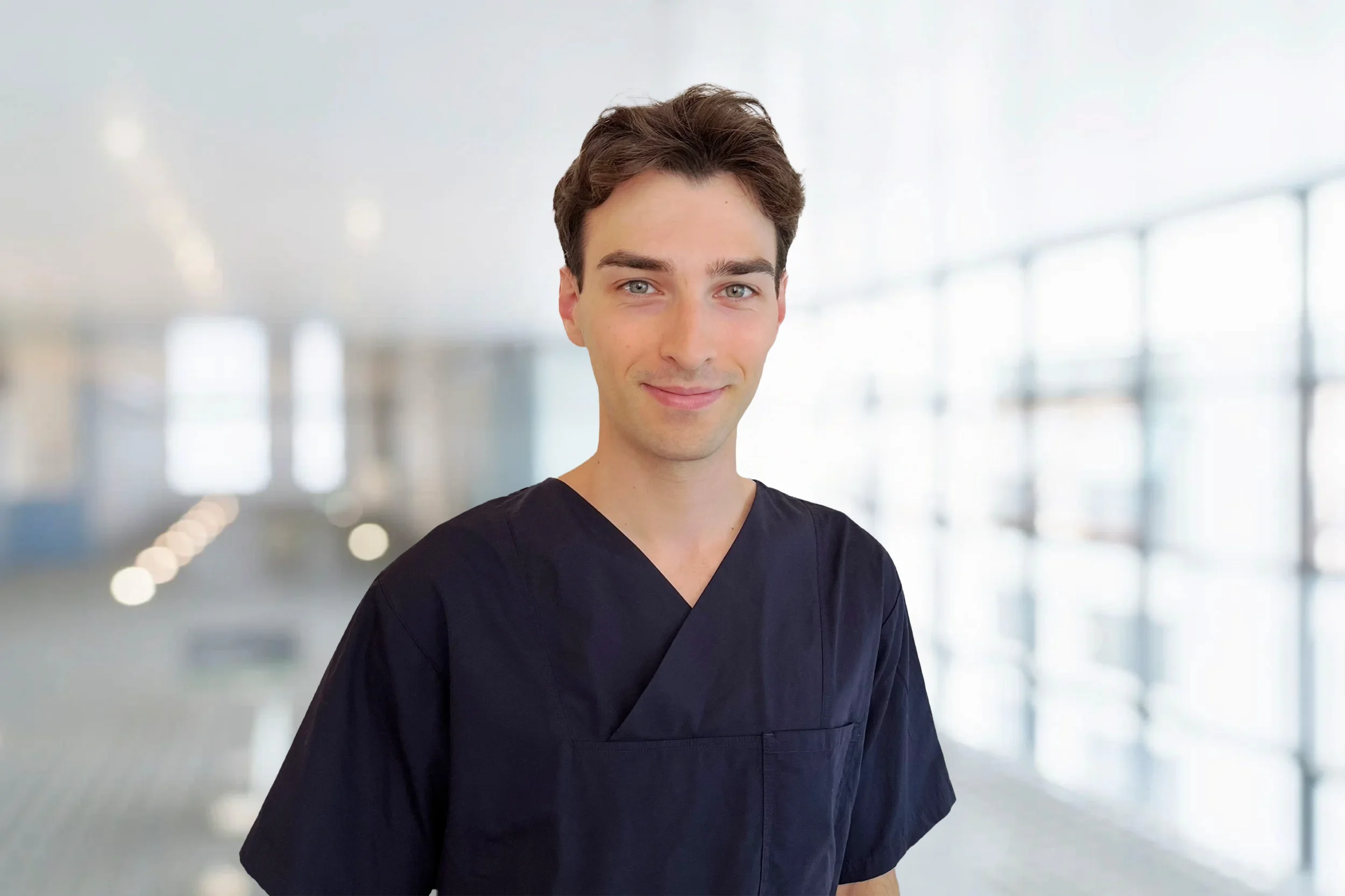 Dr. Luca Flögel Dr. Luca Flögel